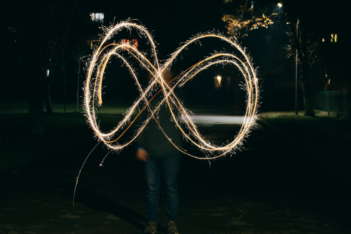 the infinity sign is drawn by a light. photo with long exposure.